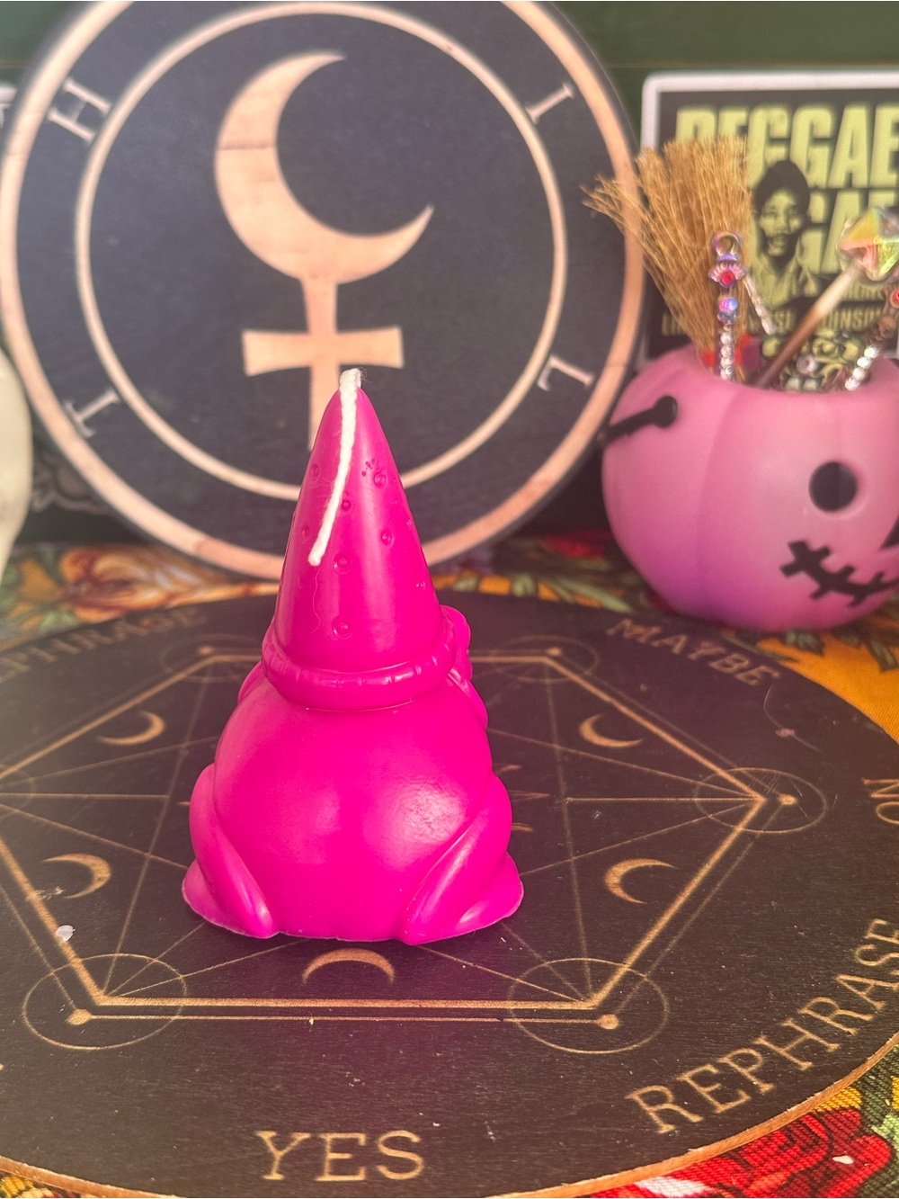 Grumpy Wizard Frog Candle - Picture 4 of 7